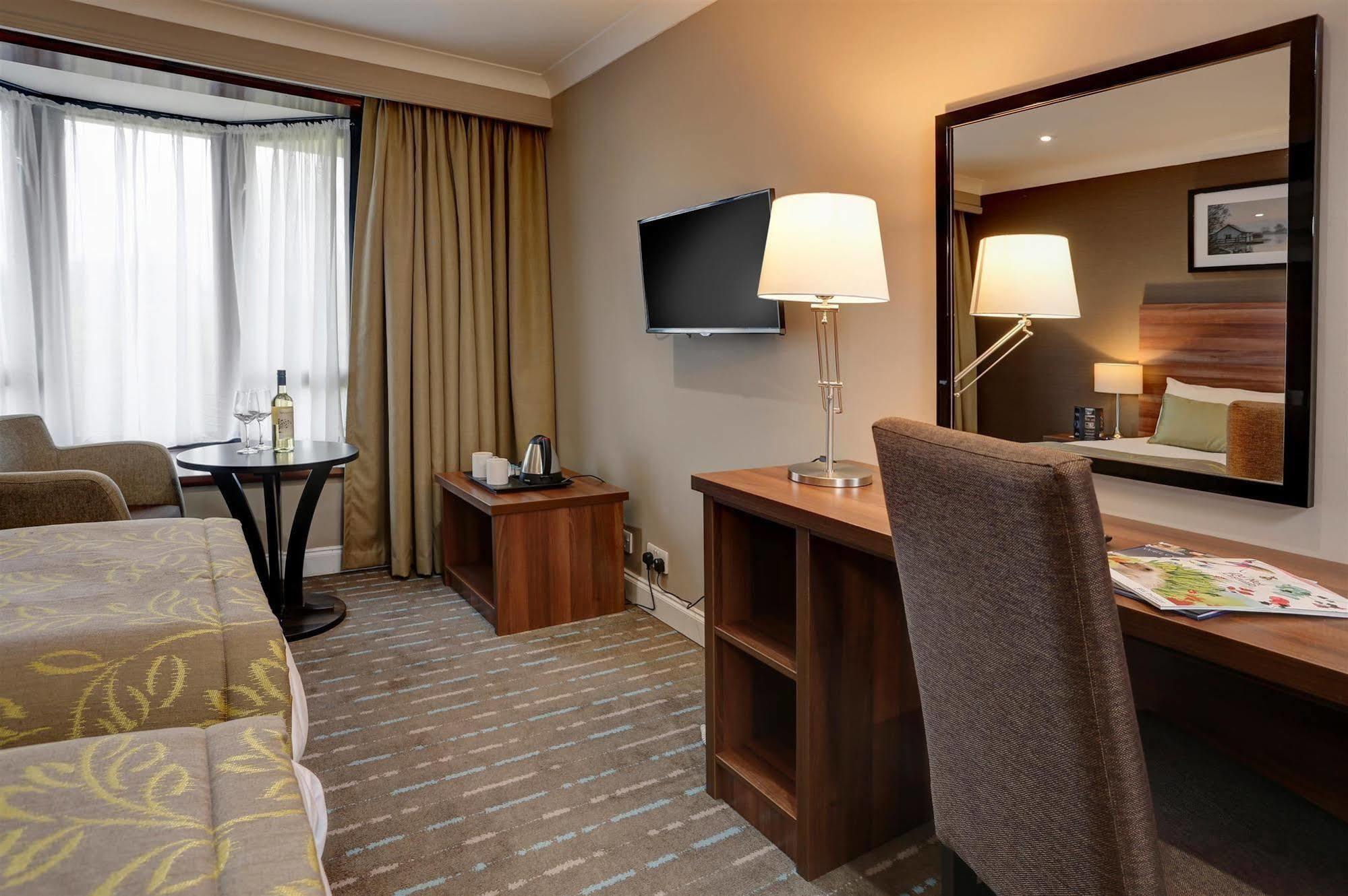 BEST WESTERN Brook Hotel NWI Buitenkant foto